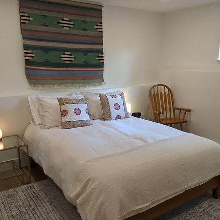 Bright Modern 1Br Suite In Sooke Village Core מראה חיצוני תמונה