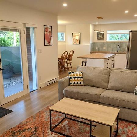 Bright Modern 1Br Suite In Sooke Village Core מראה חיצוני תמונה