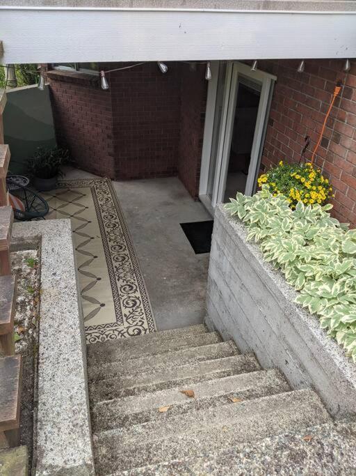 Bright Modern 1Br Suite In Sooke Village Core מראה חיצוני תמונה