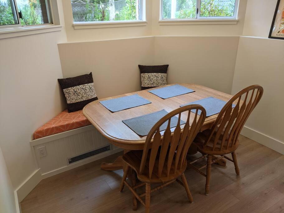 Bright Modern 1Br Suite In Sooke Village Core מראה חיצוני תמונה